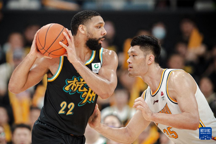 赛地聚焦——CBA季后赛冲刺阶段热度飙升，圣安东尼奥马刺单刀错失，更衣室稳定，医务组通报恢复的简单介绍