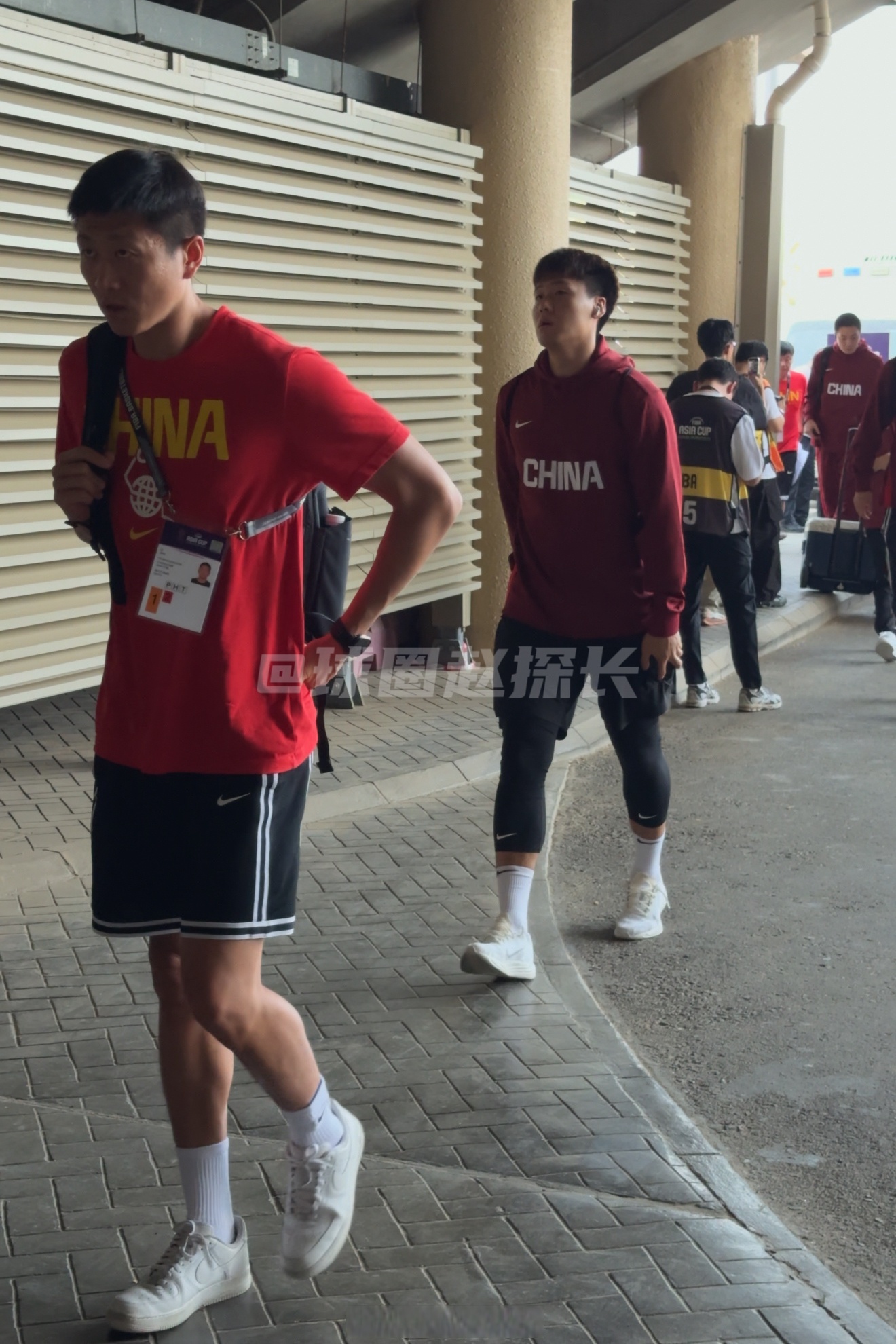 赛地聚焦——CBA季后赛冲刺阶段热度飙升，圣安东尼奥马刺单刀错失，更衣室稳定，医务组通报恢复的简单介绍