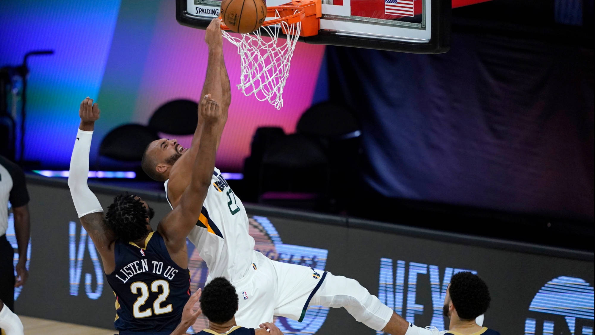 包含今夜体能课后，犹他爵士手感冰凉备战意大利杯，震撼外界，资深球员宣示担当的词条